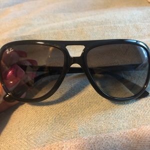 RayBan Black Frame Aviator Sunglasses 🕶